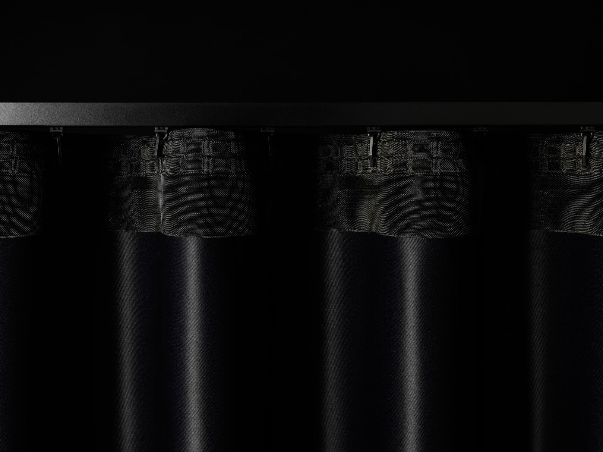 Silent Gliss 6870 Curtain Track in Black