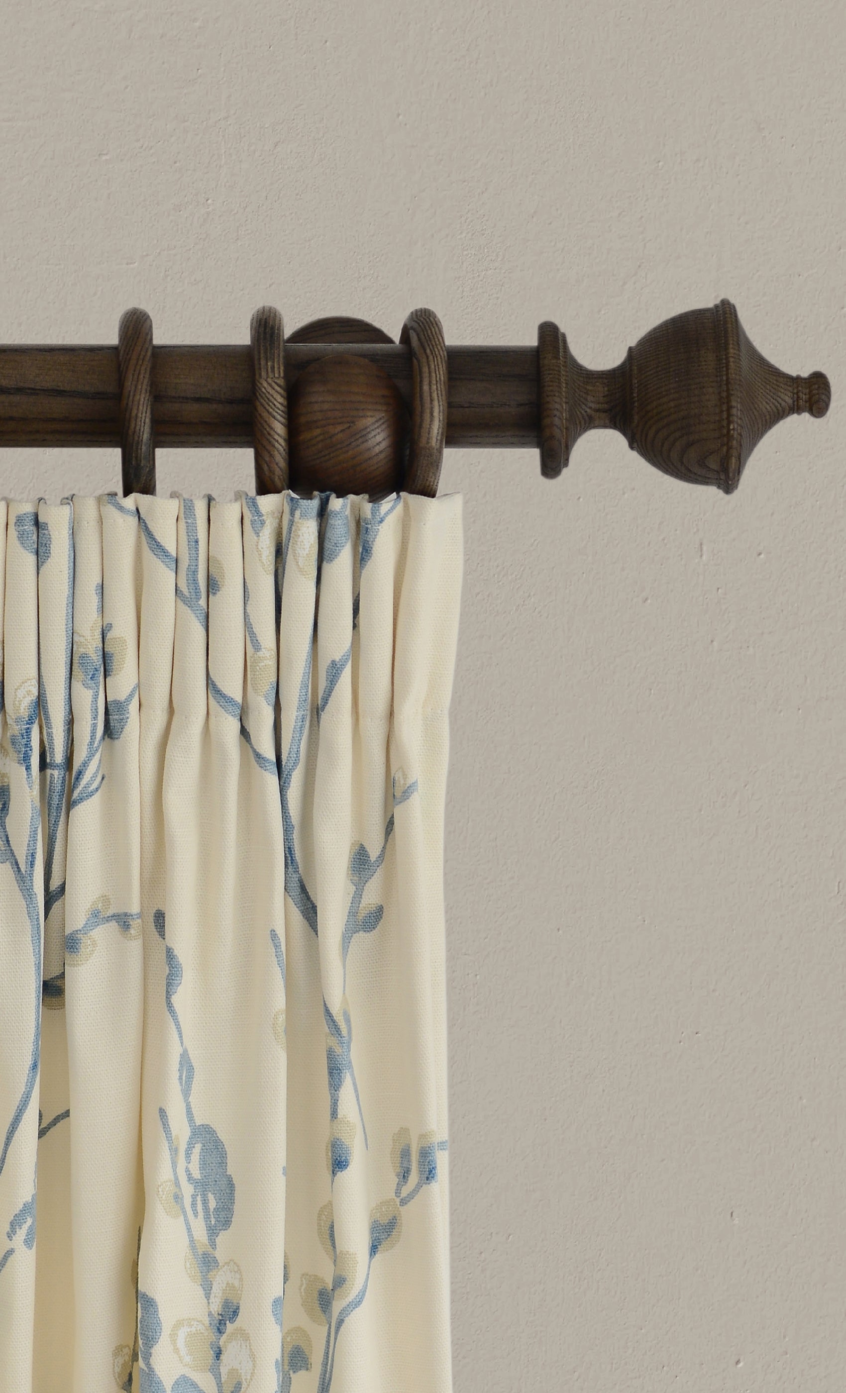 Laura Ashley Haywood Curtain Pole Set in Dark chestnut