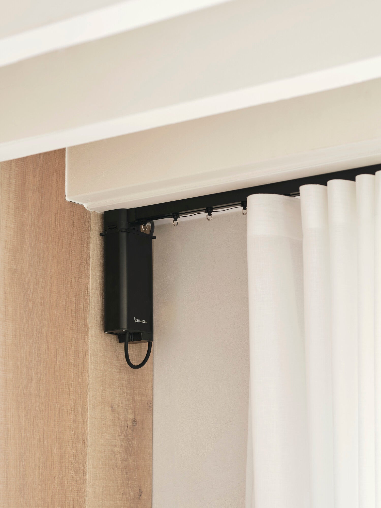 Silent Gliss 5600 Electric Curtain Track in Black with Radio Module