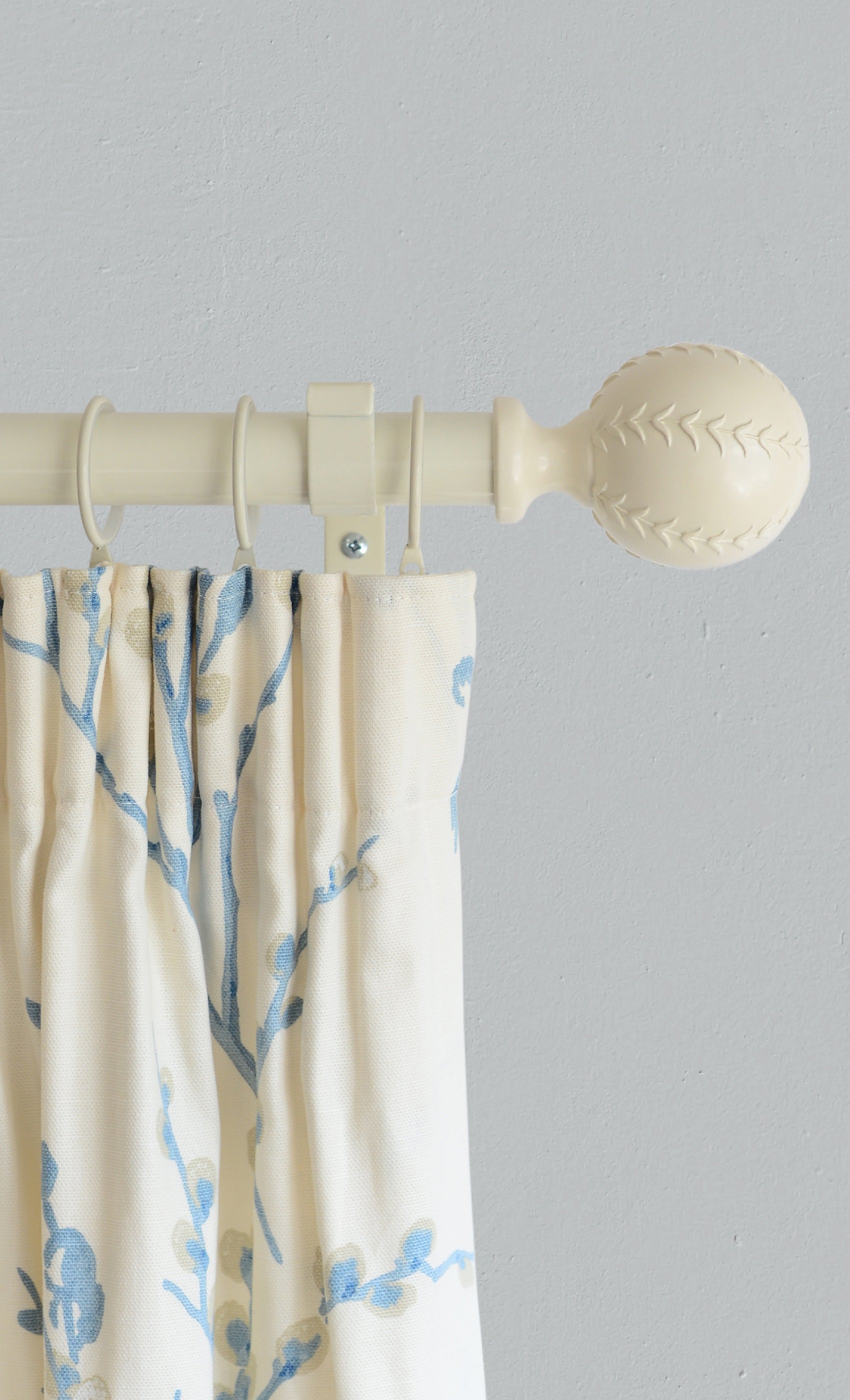 Laura Ashley Swirl Curtain Pole Set in Cream