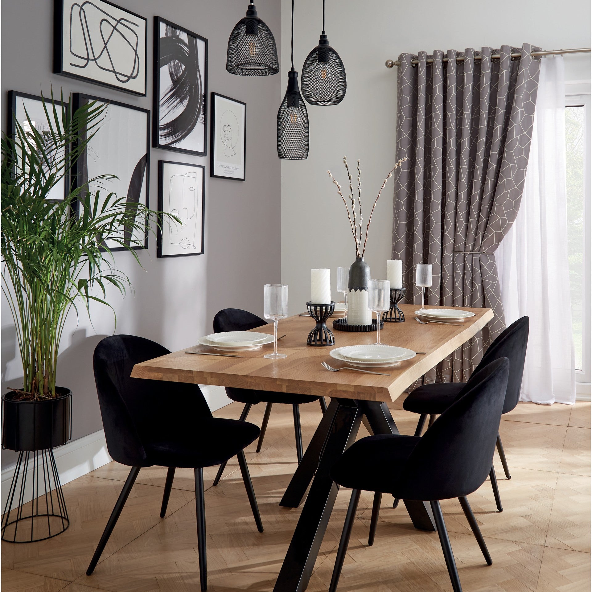Hallis Neo double pole in a dining room: grey curtains on the front pole with a white voile hung behind