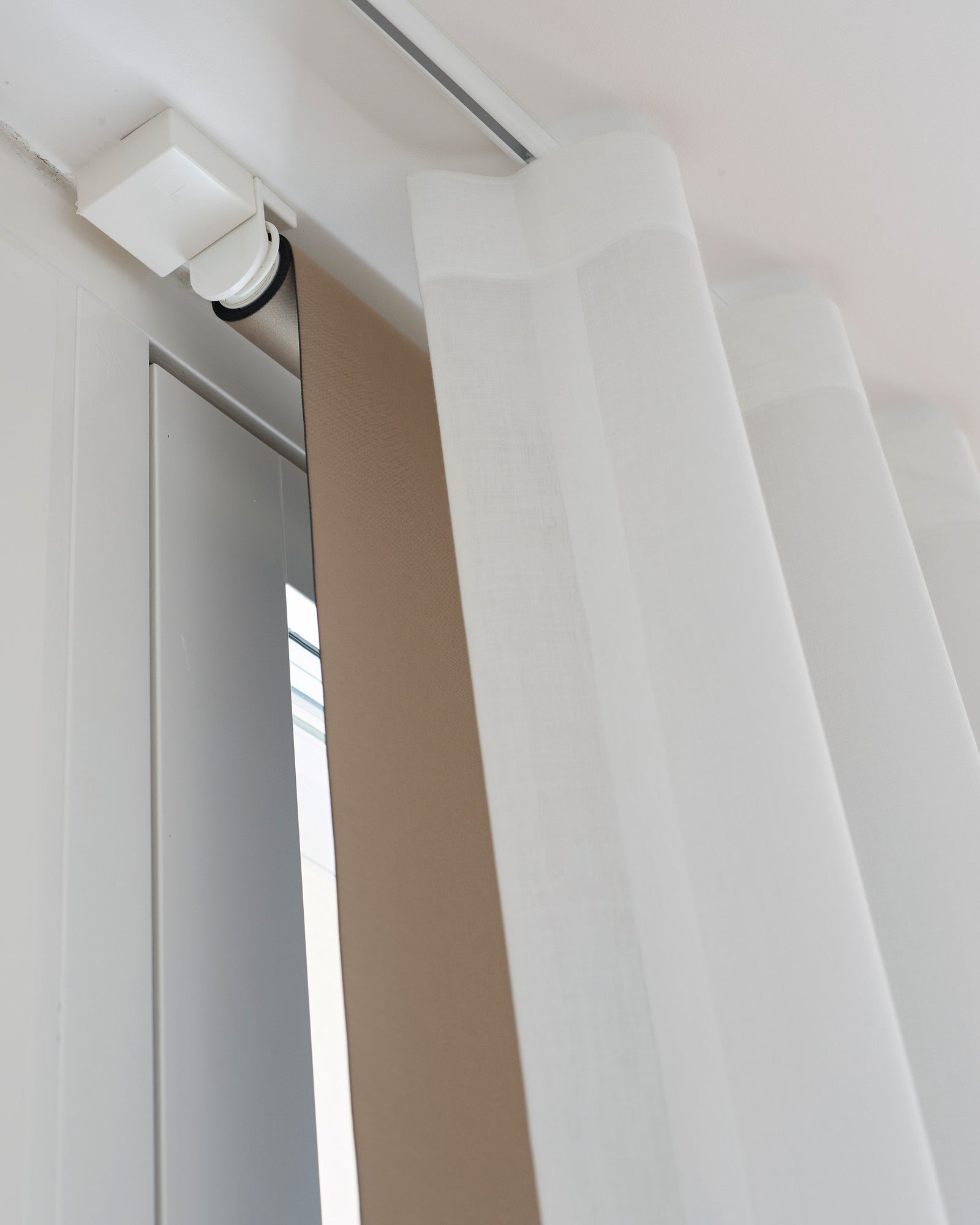 Silent Gliss 6010 Curtain Track in White