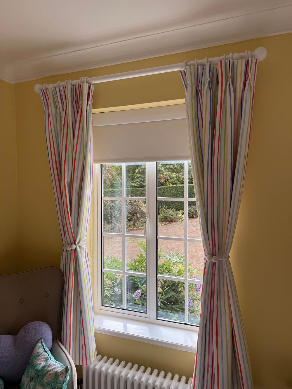 Laura Ashley Wood Ribbed Ball curtain pole in Cotton, customer photo