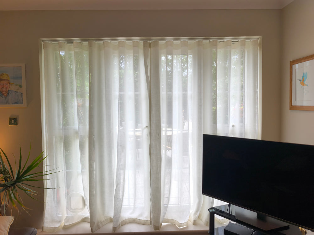 Silent Gliss 6010 curtain track in white, ceiling fixed, with Wave sheer curtains in a customer's living room