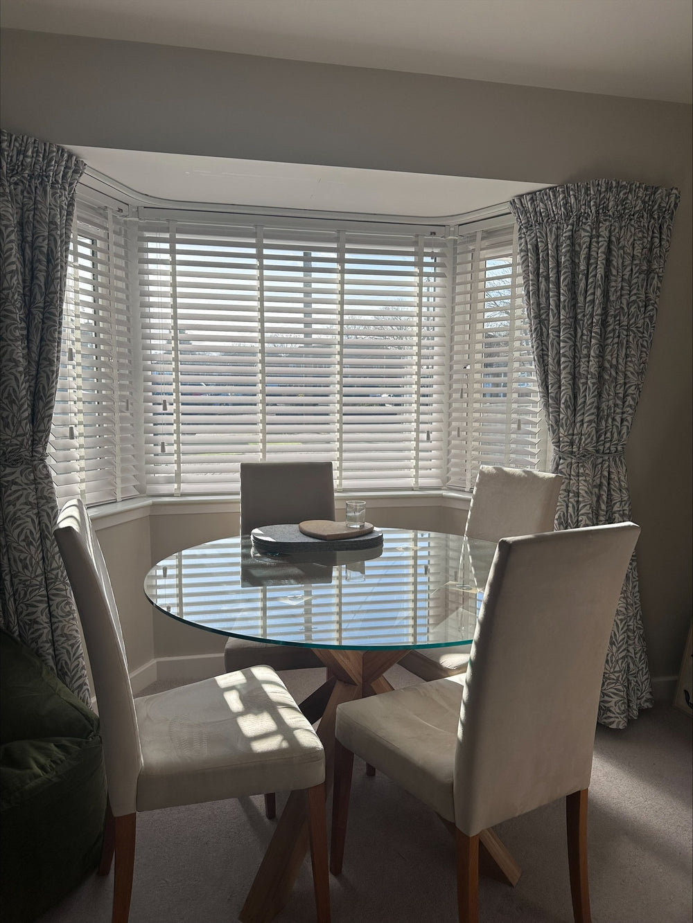 Silent Gliss 6840 bay track installed, customer photo from Miriam