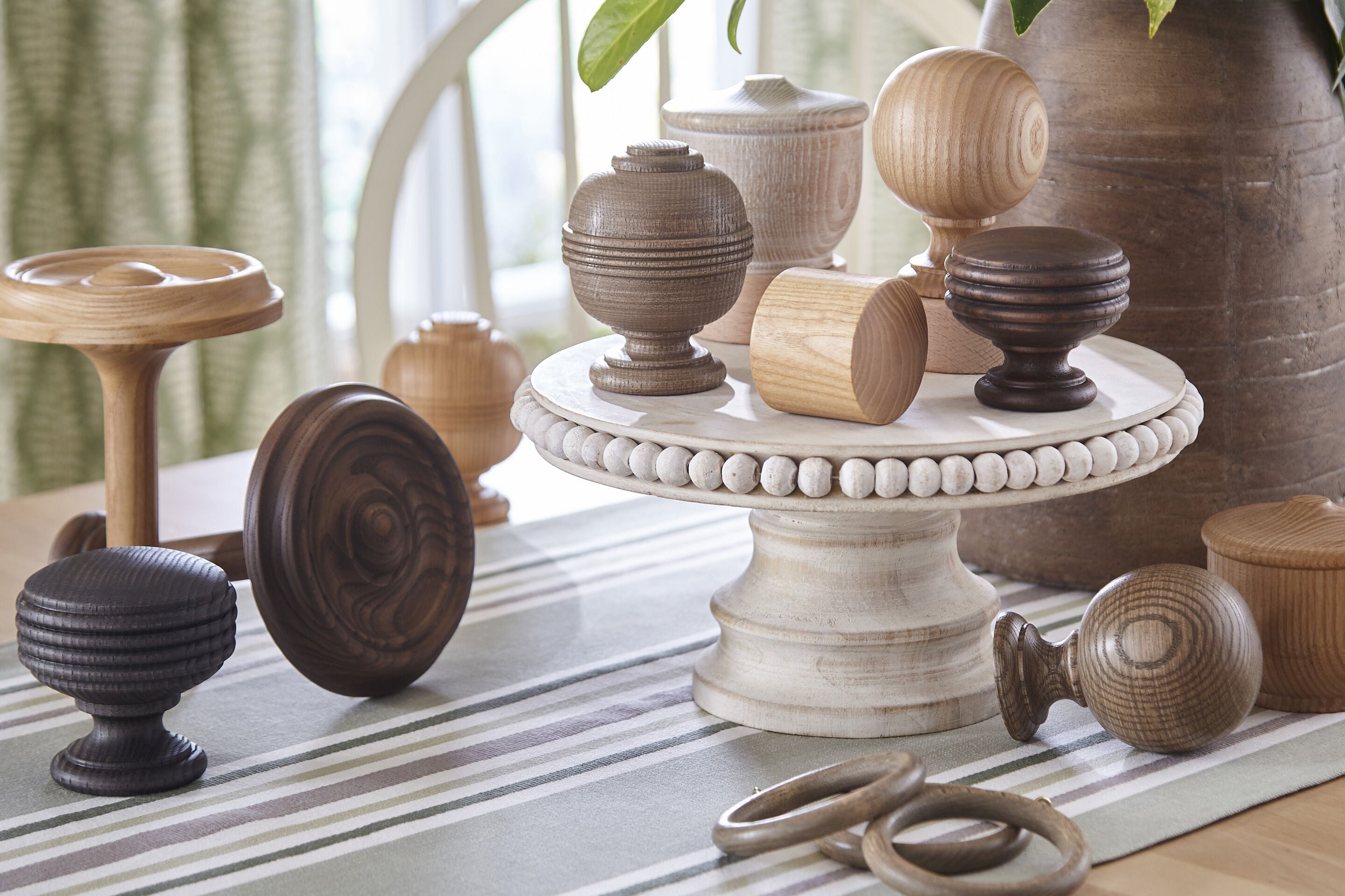 Eden Ridged Ball curtain pole in Sisal, room view