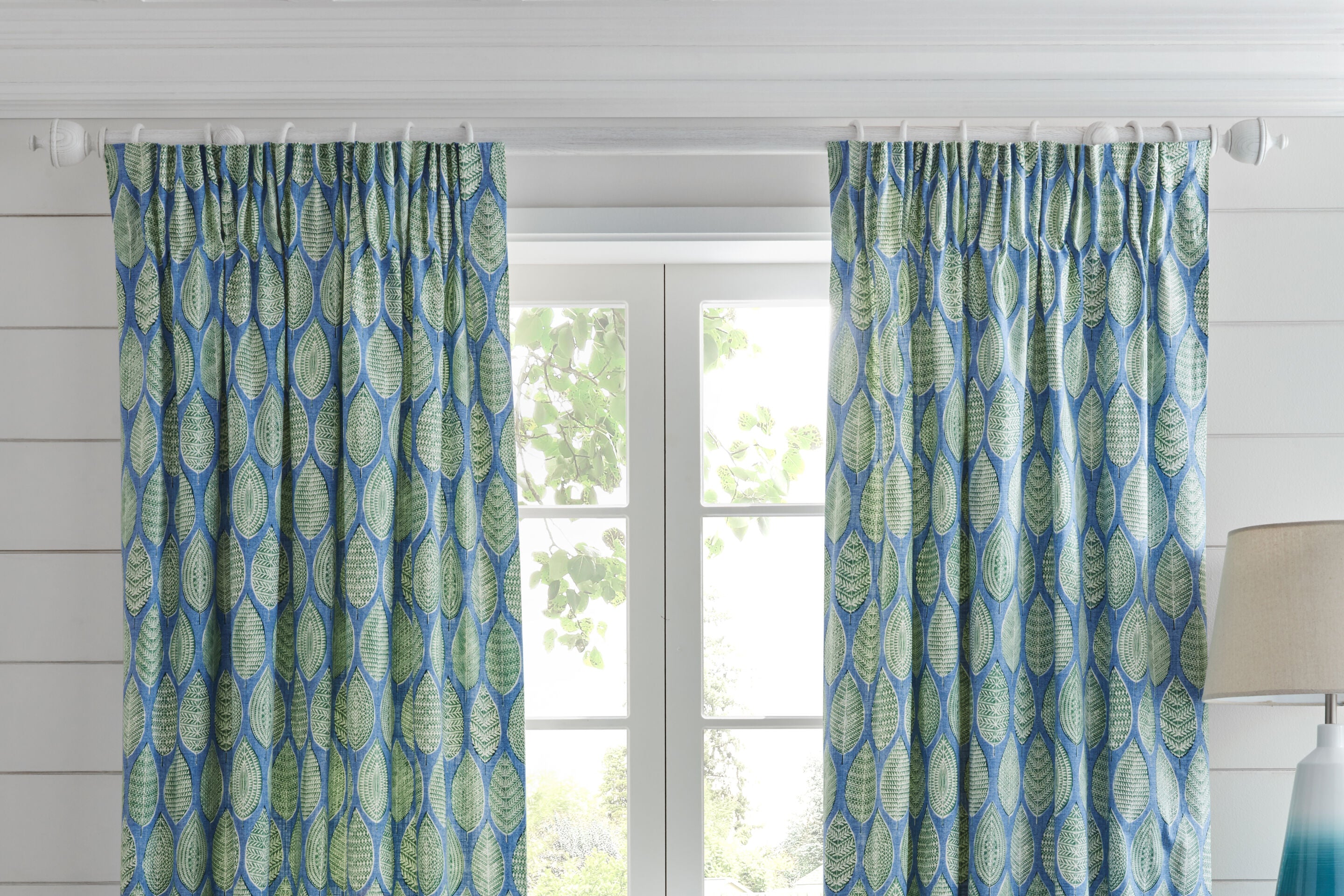 Ashbridge Chatsworth curtain pole in Parchment White, room view