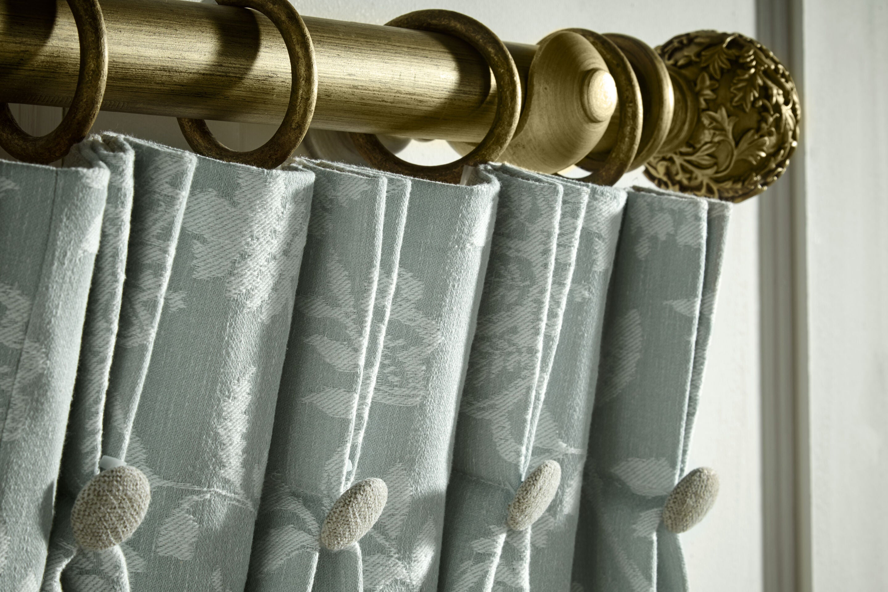 Modern Country Floral Ball curtain pole in Gold Black, room view