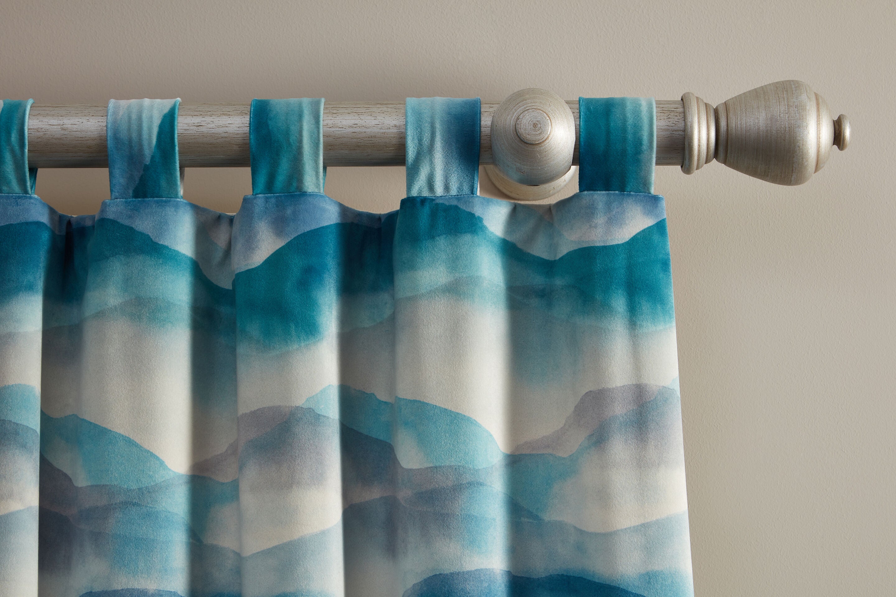 Modern Country Sugar Pot curtain pole in Satin Silver, room view